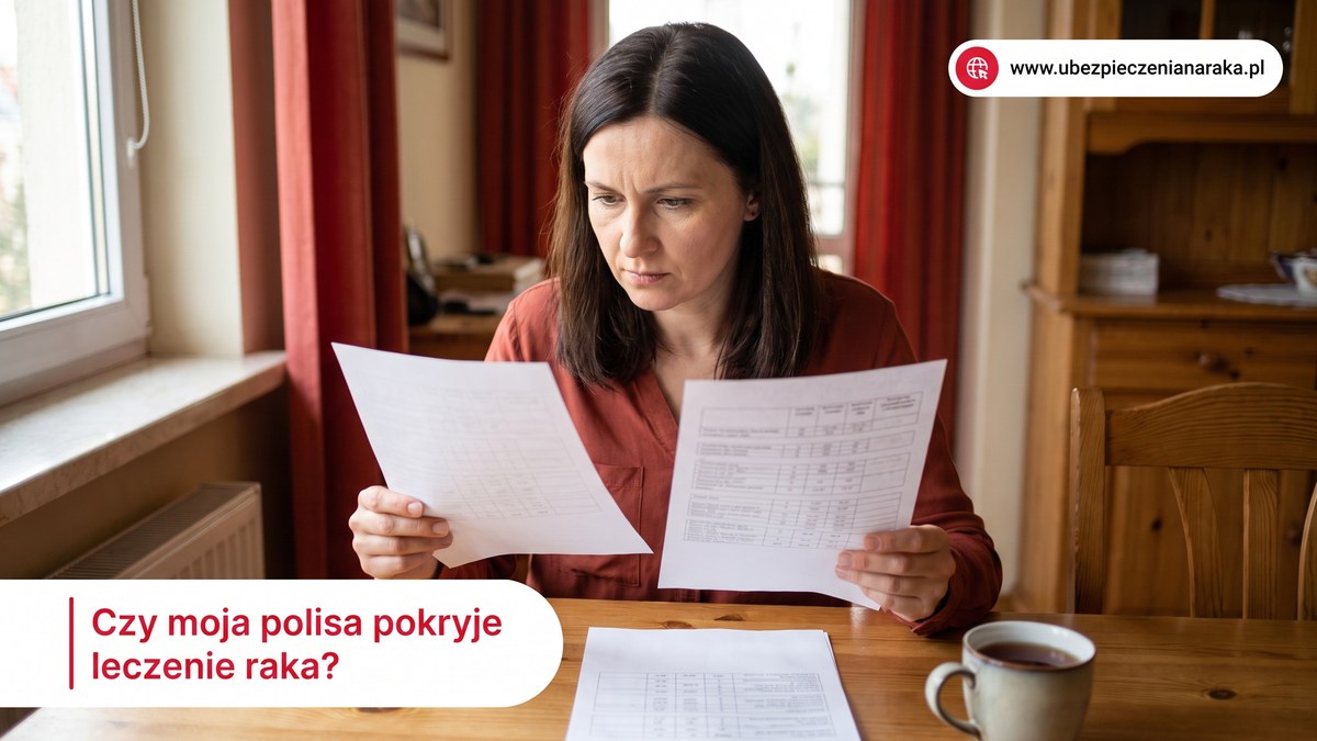Kobieta porownuje dwa dokumenty ubezpieczeniowe przy stole w domu