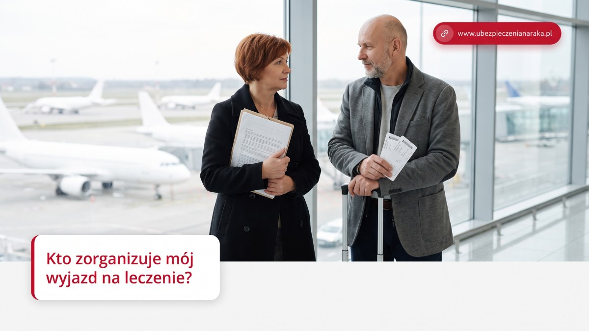 Para z walizką w hali odlotów przed wyjazdem na leczenie